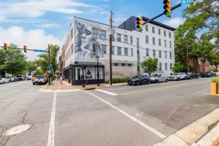 e28ee2db bb4d 4d09 a389 651850429cb3