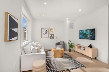 ec93b266 53e3 4a99 83a1 3e67018beb64